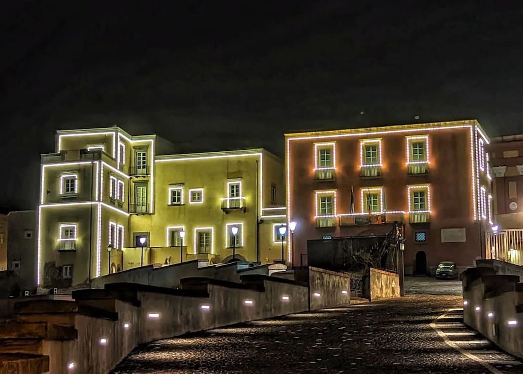 Natale Di Pozzuoli 2023 Con Ruota Panoramica E Pista Di Pattinaggio