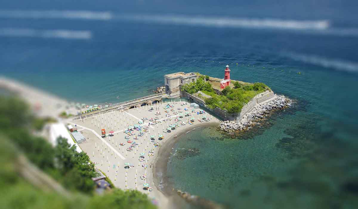 Spiagge di Napoli: Castello di Baia