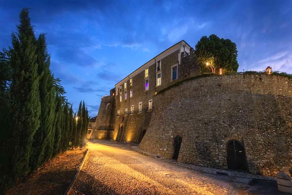 Castello dell'Ettore di notte