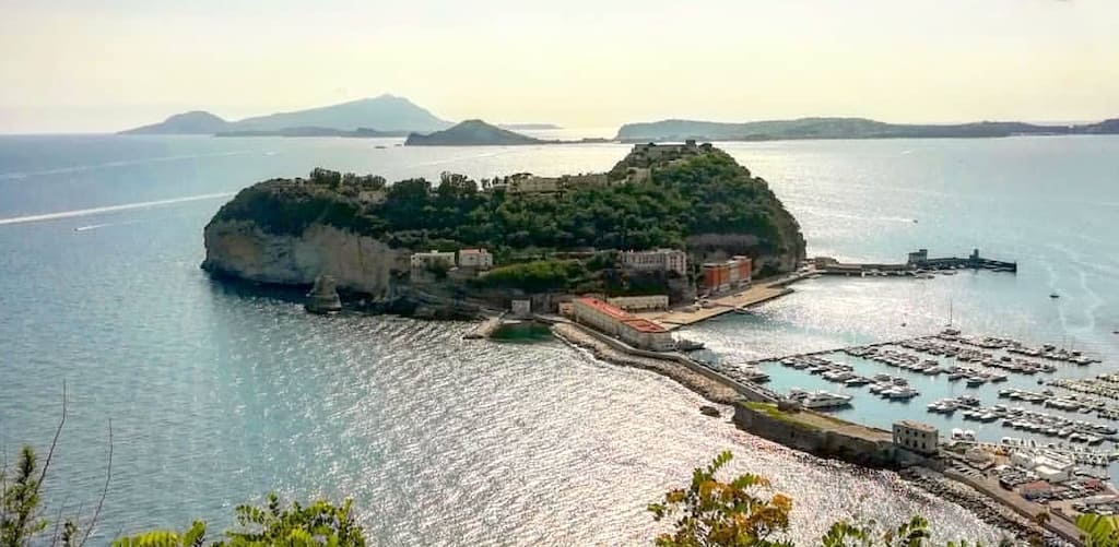 Lazzaretto del Chiuppino: un luogo dimenticato tra Nisida e terraferma