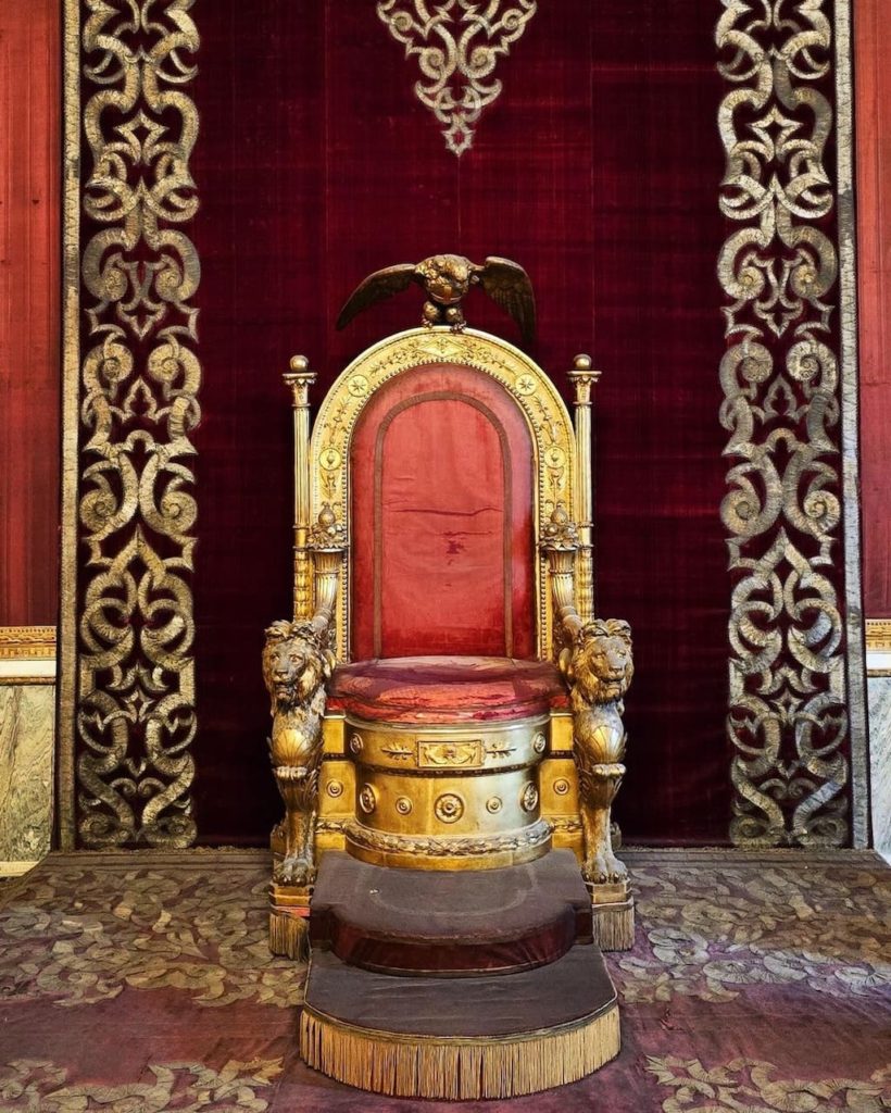 Trono di Palazzo Reale Napoli