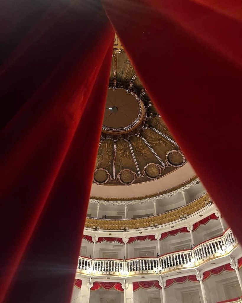 Interno del Teatro Sannazaro Napoli